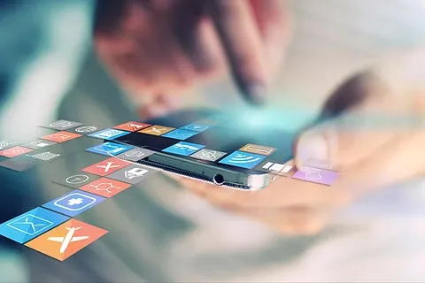 美容室でWi-Fiやネット回線を利用している店内のイメージ